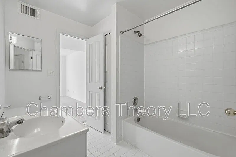 2 bed, 2.0 bath, 1130 sqft, $2,300 — Photo 3
