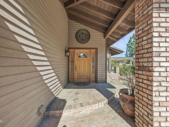 3rd image of 15870 Calumet Ct