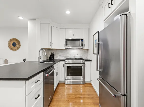 1001 Clinton Street image 8 of 24