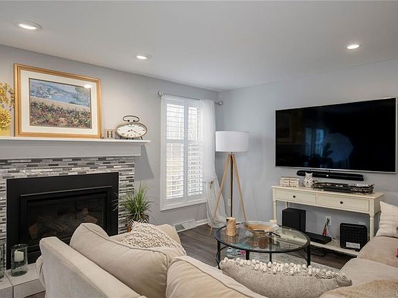 5th image of 93 Southwick Dr