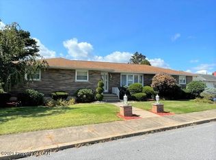352 Candlewood Cir, Hazleton, PA 18201
