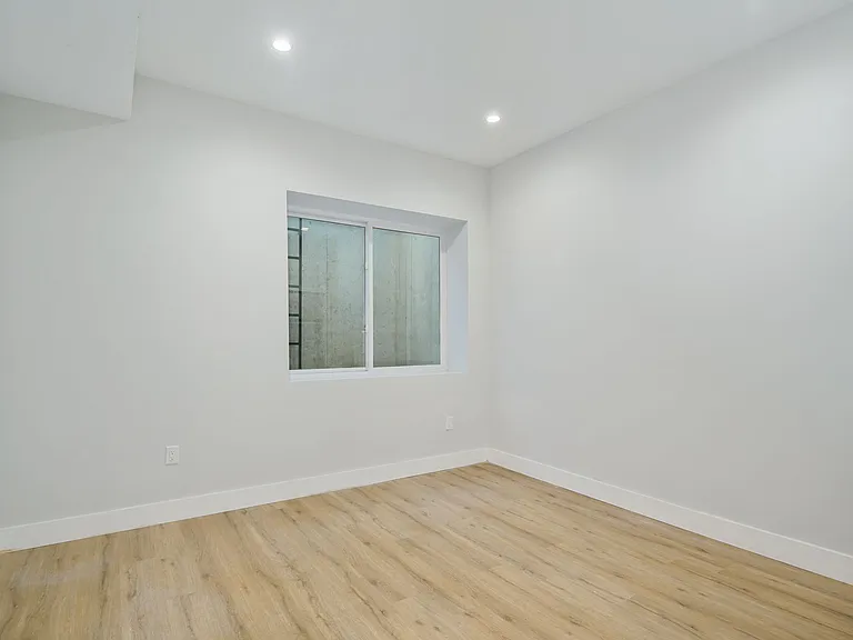 2460 Dickinson St — Photo 31