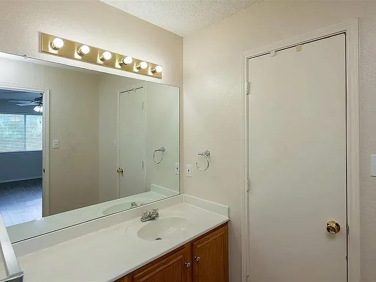 10820 Pebblecreek Ct — Photo 14