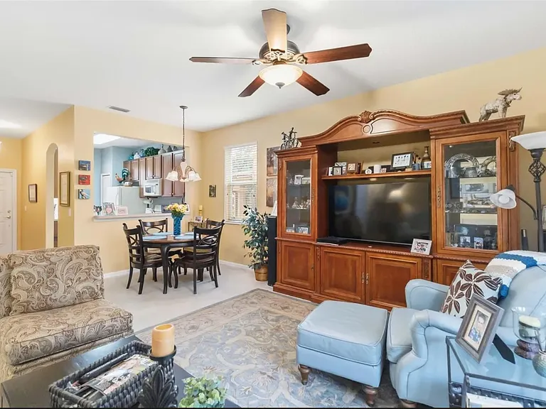 1240 Retreat View Cir — Photo 7