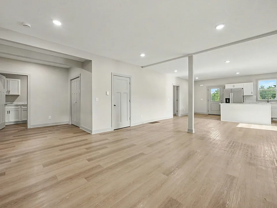 201 Monroe St #1