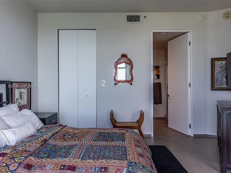 300 S Pointe Dr #1502 — Photo 24
