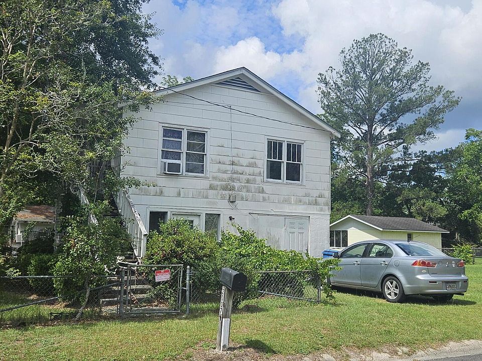 2nd image of 821 N Augusta Ave