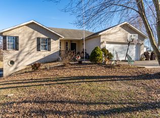 910 Lards Rd, Clever, MO 65631