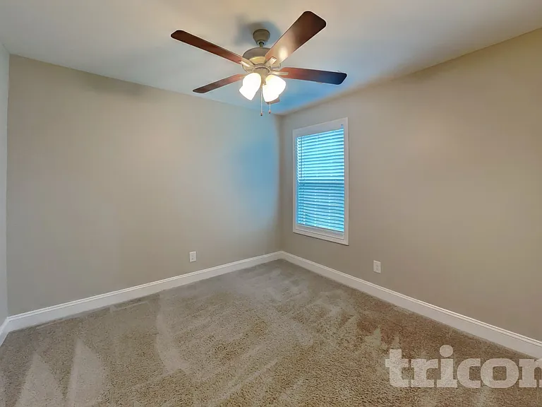 1093 Whitney Dr — Photo 9