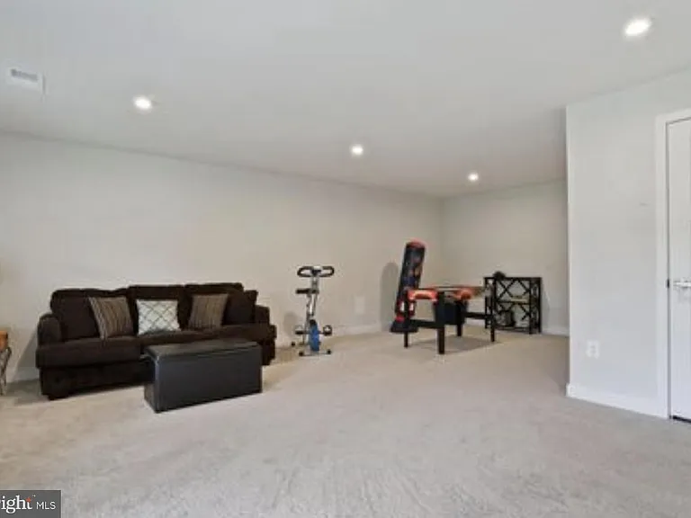 211 Ontario Dr — Photo 24