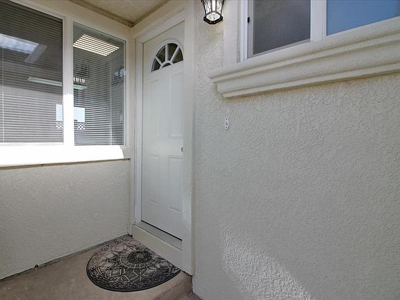4th image of 995 Lovell Ave