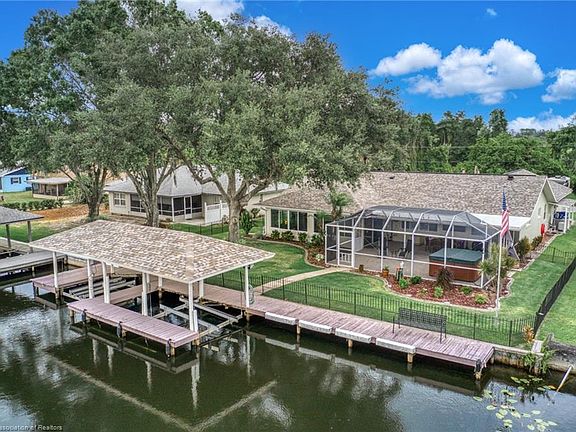 5th image of 946 Peachtree Dr