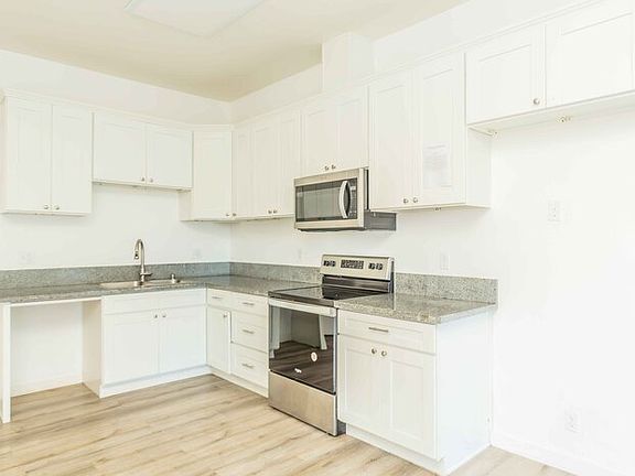 2nd image of 8235 Whittier Blvd #5