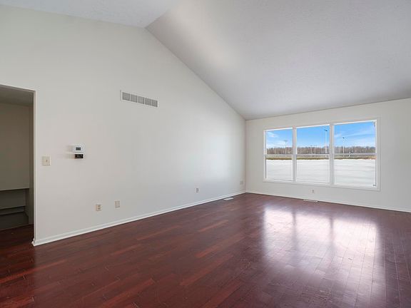 5th image of 821 Eagle Cove Dr