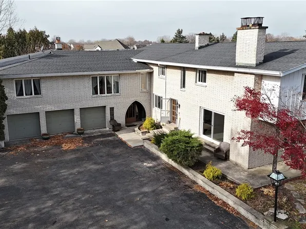 7288 Shawnee Rd, North Tonawanda, NY 14120