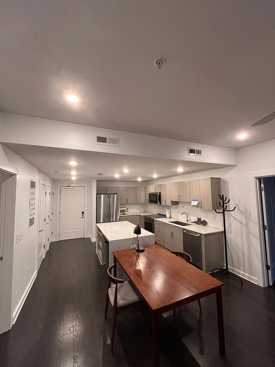 Building Photo - 3116 W End Cir #204