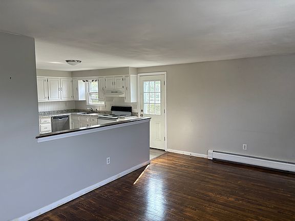 living area left of kitchen