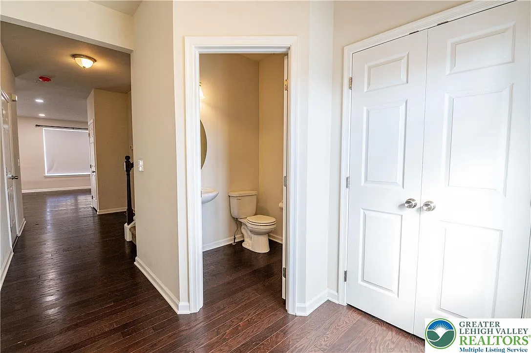 3 bed, 2.5 bath, 1640 sqft, $2,695 — Photo 3