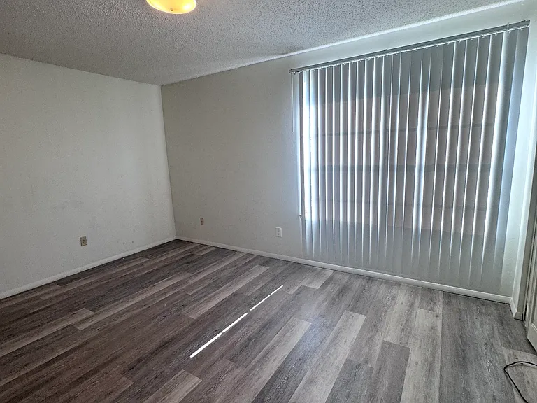 Riverbend Dr — Photo 19