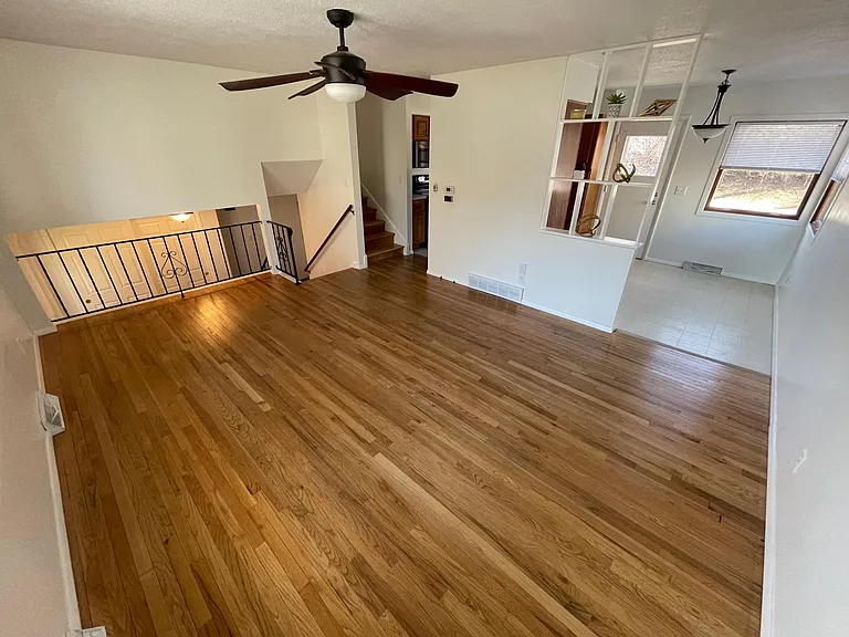 2904 Greenway Dr — Photo 2