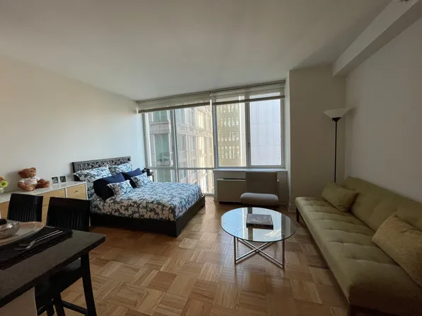 1510 Lexington Avenue image 1 of 20
