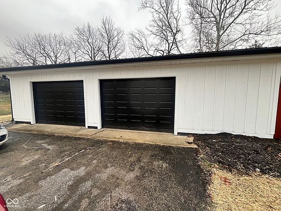 2nd image of 5646 Paradise Dr