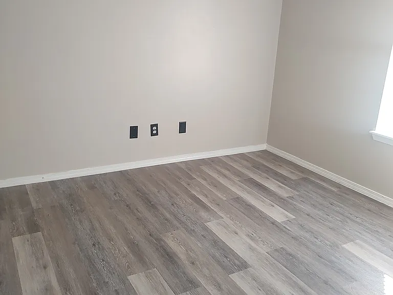 1125 S Sheppard St — Photo 6