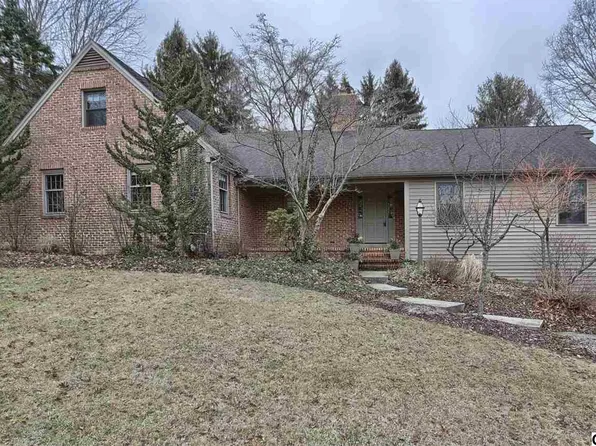 140 E Lauer Ln, Camp Hill, PA 17011