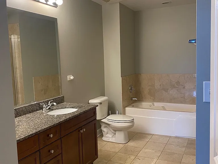 3125 W Fullerton Ave #305 — Photo 12