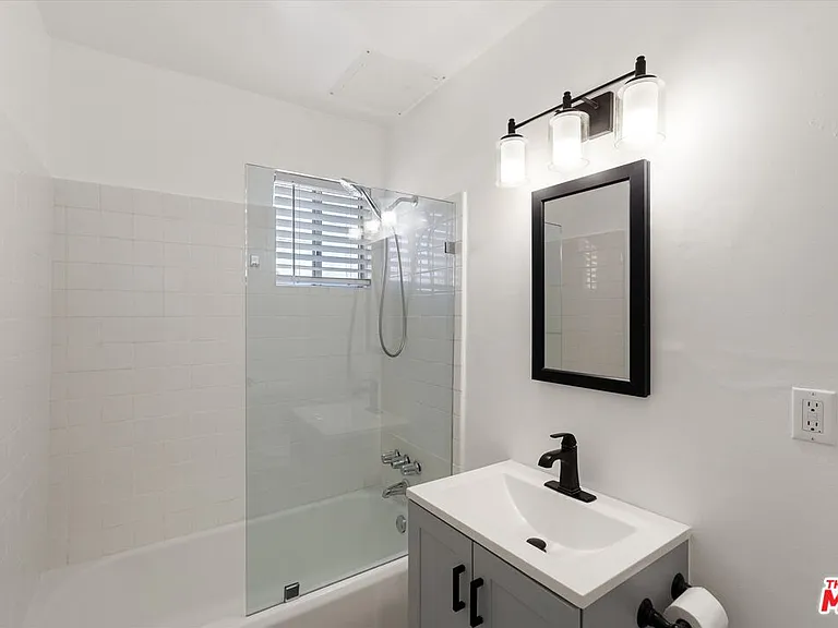 1904 11th St #8 — Photo 9
