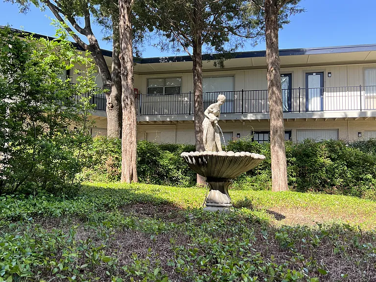 Fairfax — Photo 17