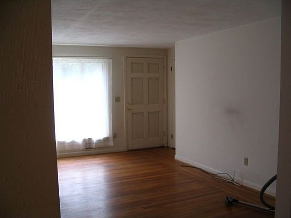 hardwoods thruout,large livingrm