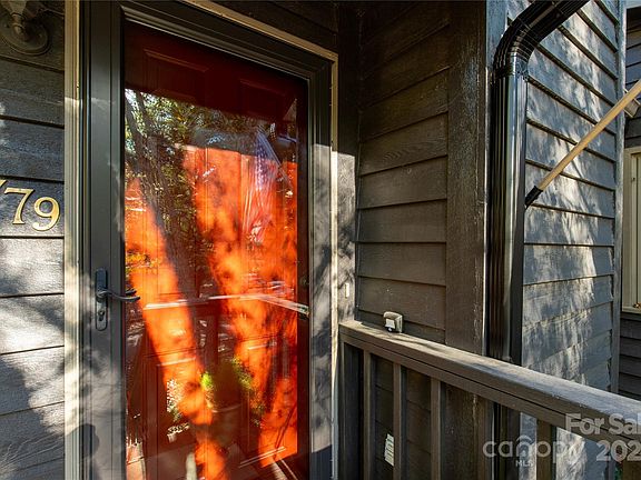 3rd image of 779 Bridgewood Dr