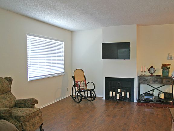 2nd image of 498 Serento Cir