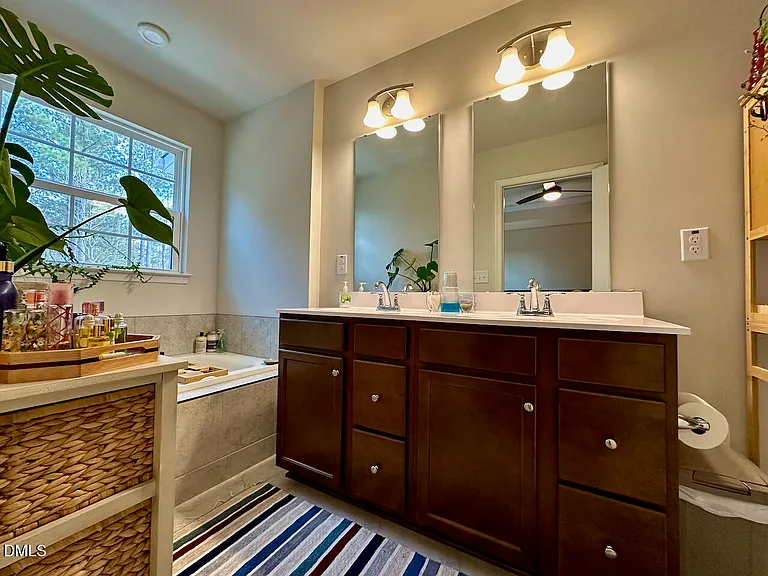 921 Romeria Dr — Photo 19