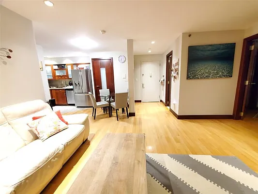 Sold by Remax Real Estate Professionals | media 19