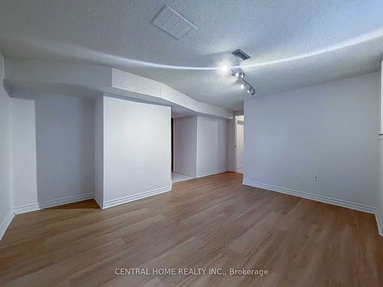 11 Tineta Cres #BASEMENT — Photo 7