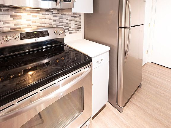 5th image of 3837 Lasalle Dr APT 105