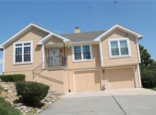 7832 N Strathbury Ave, Kansas City, MO 64151