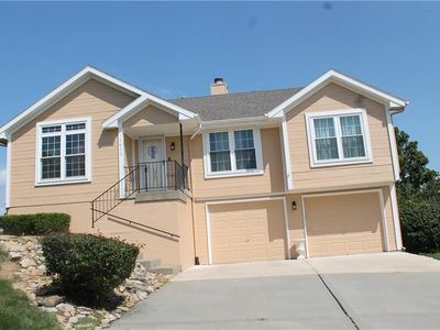 7832 N Strathbury Ave, Kansas City, MO, 64151