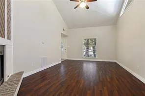709 Carondelet St — Photo 5