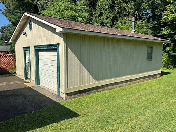 5th image of 900 Rainbow Dr