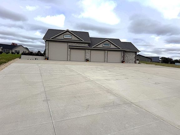 2nd image of 340 Blue Heron Ln