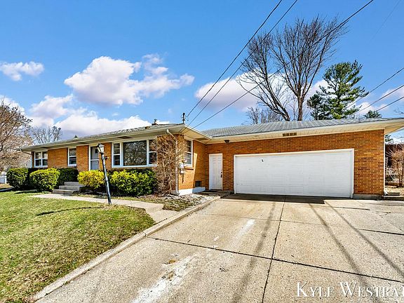 2nd image of 1754 Diamond Ave NE