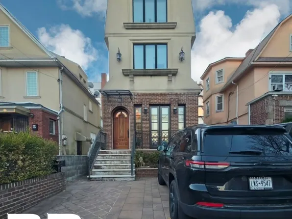 2032 East 17th Street image 1 of 12