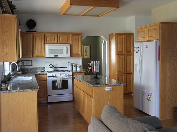 Large Kitchen with Granite 