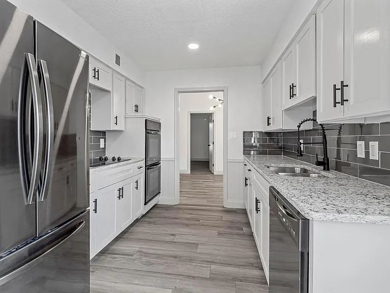 2404 Kentfield Ln — Photo 15