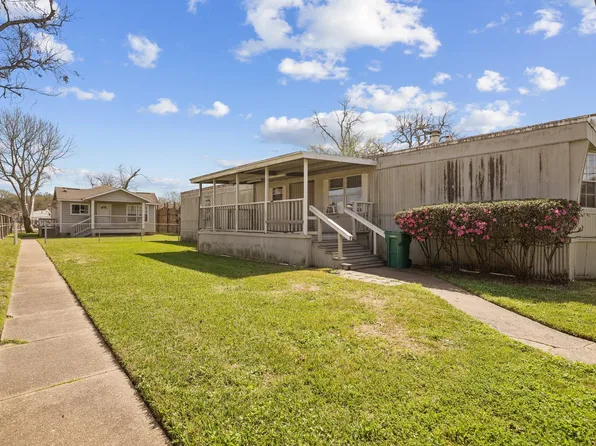 2611 1/2 Violet St, Pasadena, TX 77503