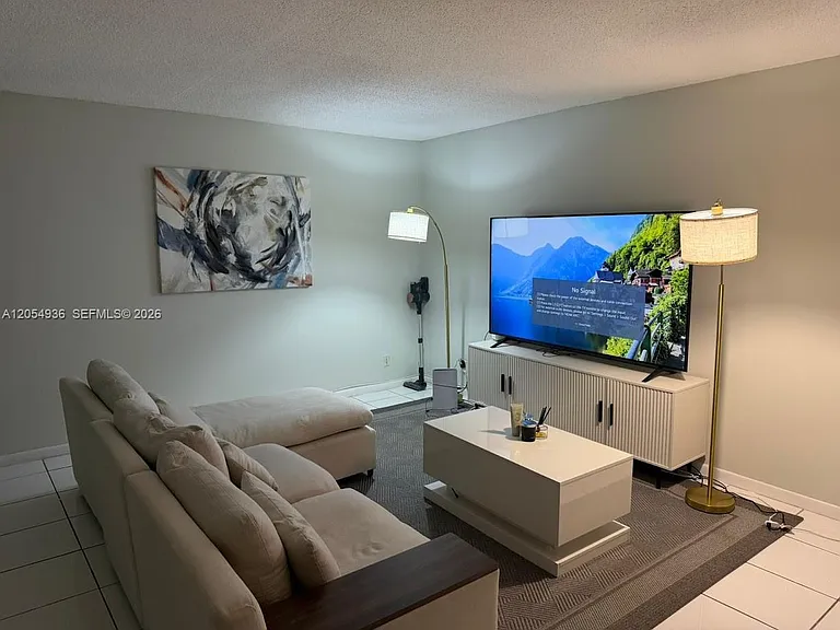 2420 Diana Dr #302 — Photo 2