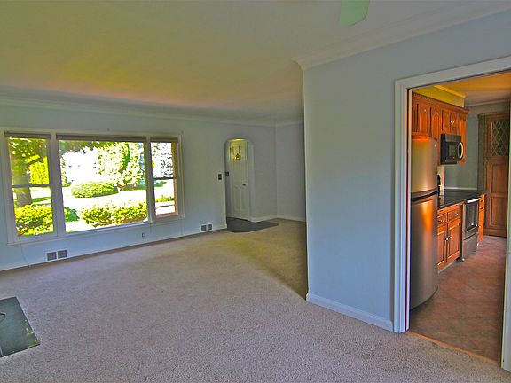 4th image of 3088 Shorewood Ln